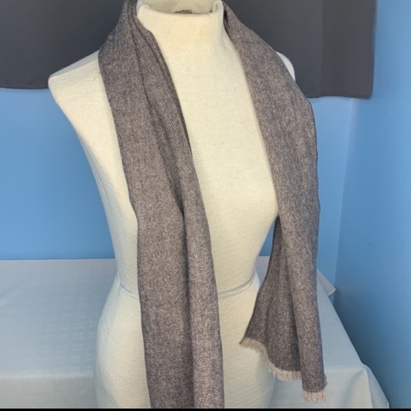 Vintage Christian Dior Marino Wool scarf - Picture 9 of 10